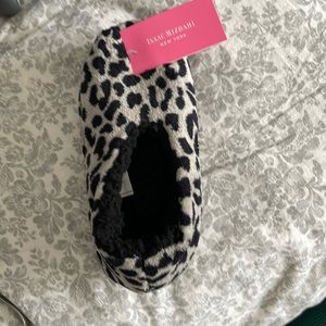 NWT Isaac Mizrahi slippers Medium black/grey animal print